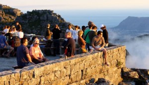 Table_Mt_tourists_at_sunset_680_387_80_s